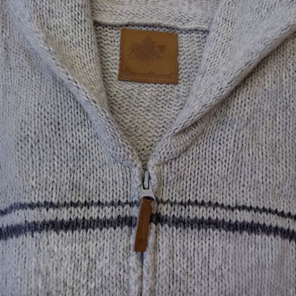 Cozy Gray Leaf Pattern Canada Cardigan - Picture 4 of 9